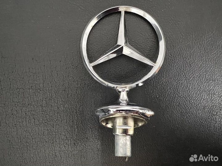 Шильдик эмблема знак Мерседес W 115/114 новый