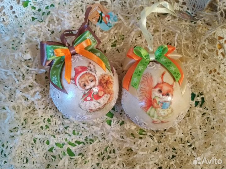 Новогодние игрушки, шары, подарки