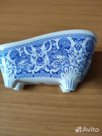 Фарфоровая салфетница