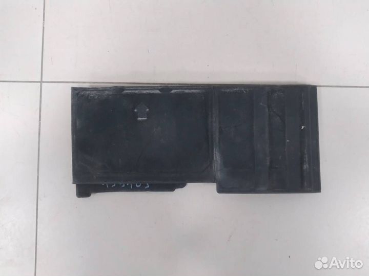 Уплотнитель стекла двери Skoda Rapid 2012-2020