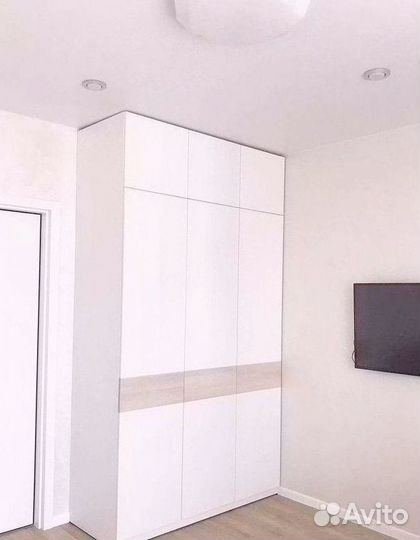 Шкаф распашной с зеркалом