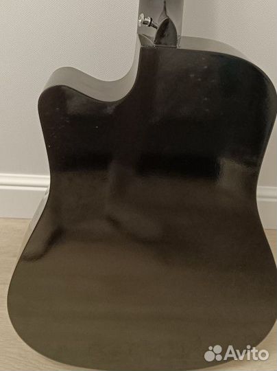 Акустическая гитара