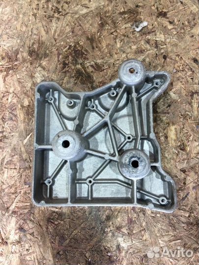 Кронштейн аккумуляторного ящика Nissan Qashqai J11