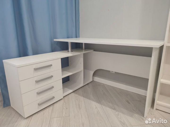 Компьютерный стол белый, новый в наличии