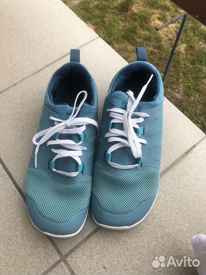 Кроссовки женские