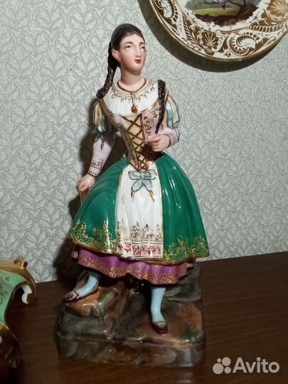 Фарфоровые статуэтки 19 век