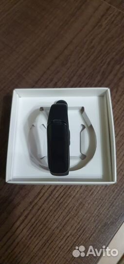 Фитнес-браслет Samsung galaxy Fit е