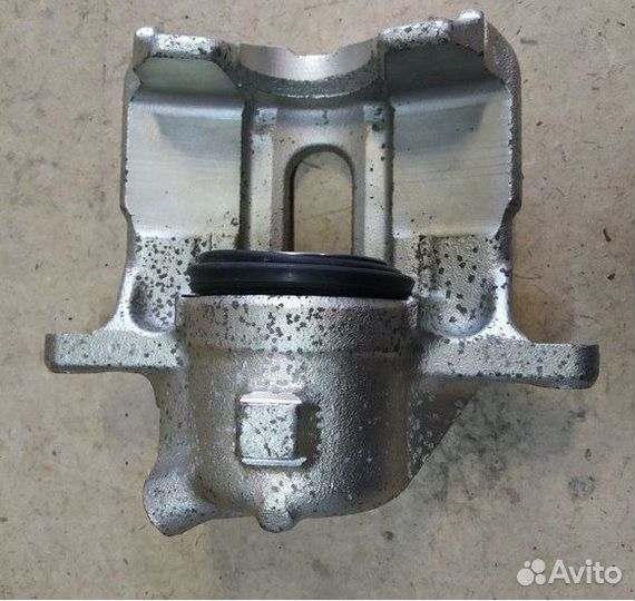 Суппорт передний правый Renault Megane 1995 - 2002