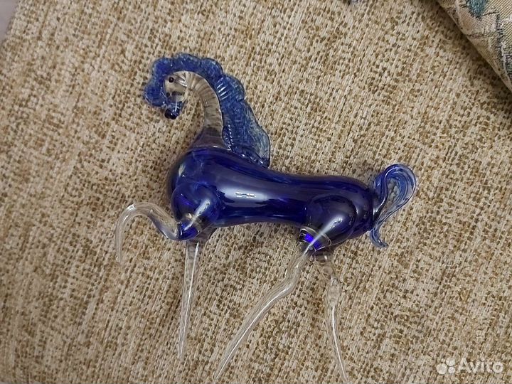 Стеклянная статуэтка