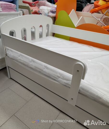 Кровать с бортиком и ящиком (выст. образец)