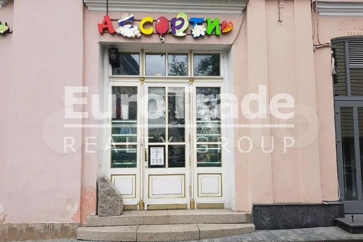 Сдам торговое помещение, 244 м²