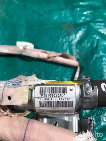 Шторка правая боковая Jeep Grand Cherokee 4 wk2