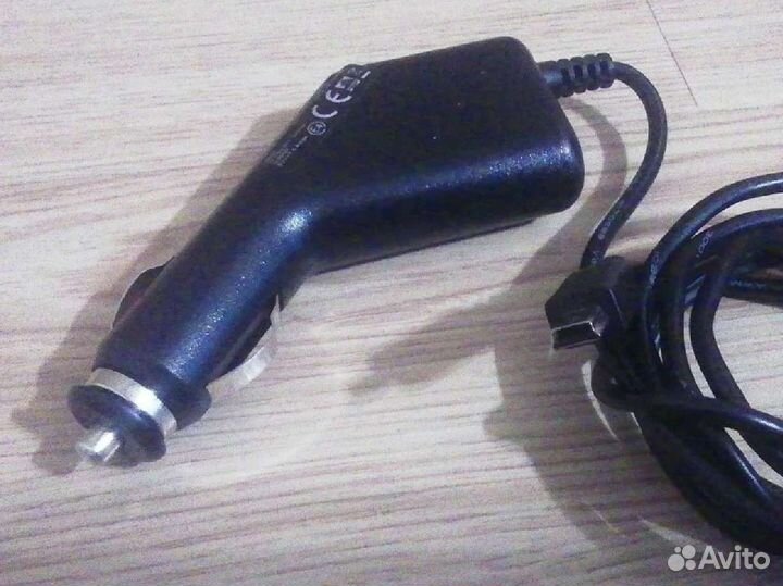 Автомобильный адаптер питания 5V