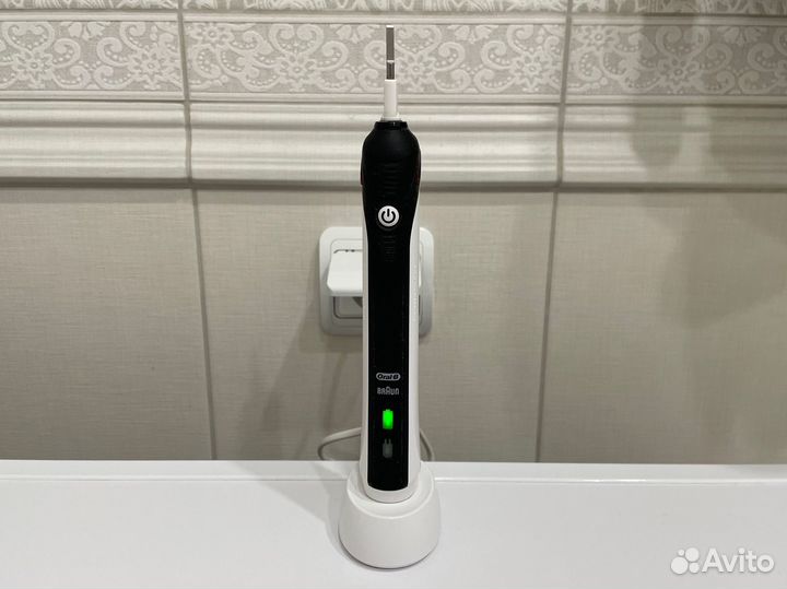 Электрическая зубная щетка Oral-B (Braun)