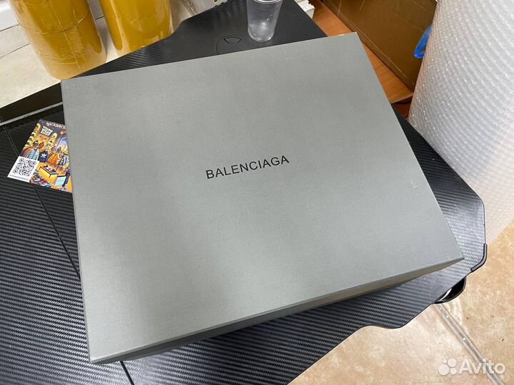 Balenciaga strike boots на руках