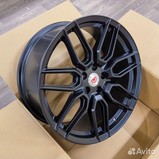 Диски R19 Vossen на Range Rover Velar / Evoque