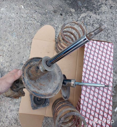 Амортизаторы передние Kia Spectra