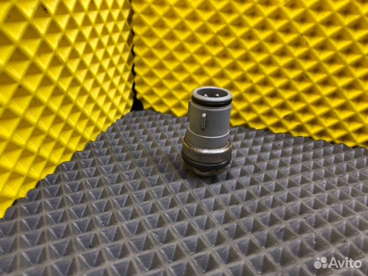 Датчик температуры Audi A6 4A2 AHU 1.9TD 1995