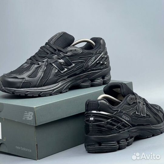 Новинка New Balance 1906