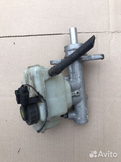 Тормозной цилиндр VW Golf 5/ Jetta