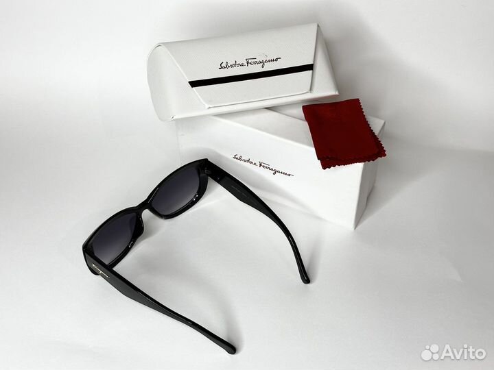 Солнечные очки Salvatore Ferragamo