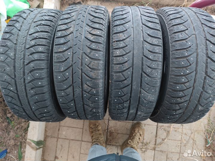 Bridgestone Ice Cruiser 7000 215/65 R16