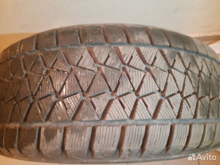 Bridgestone Blizzak DM-V2 275/55 R20 117T