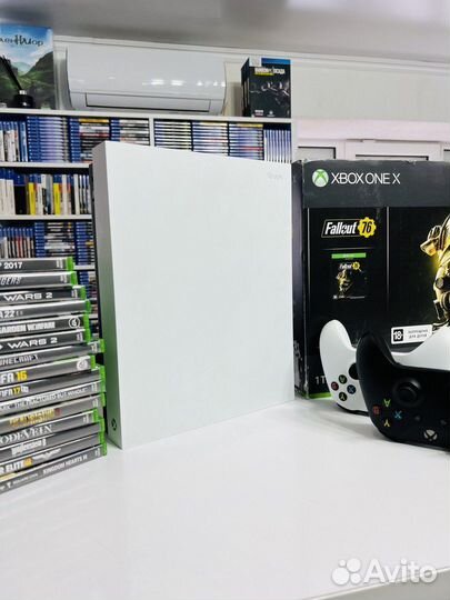 Xbox One X 1Tb + Годовая подписка Гарантия 1 Год