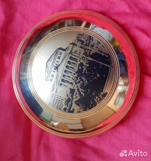 Пудреница заводная,коробка.в ремонт.оригинал СССР