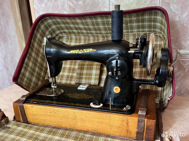 Швейная машинка подольская ручная в чемодане