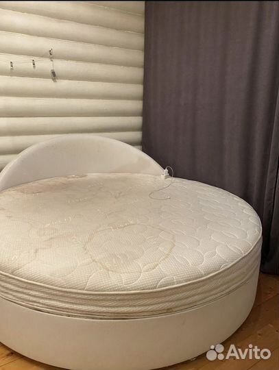 Кровать