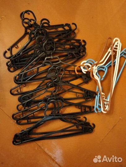 Вешалки плечики пластиковые