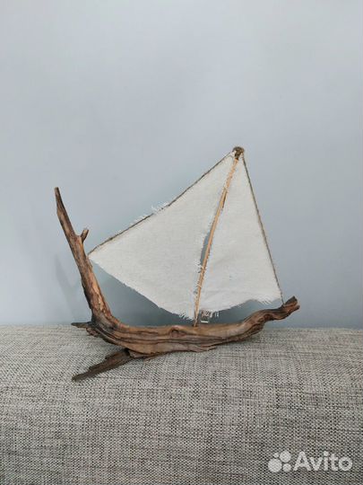 Кораблик с парусами