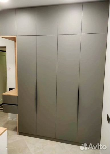 Шкаф распашной на заказ от фабрики