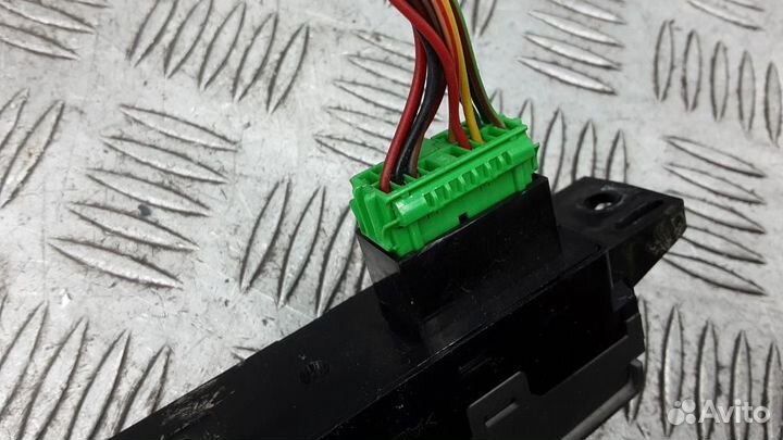 Кнопка аварийной сигнализации Land Rover Freelande