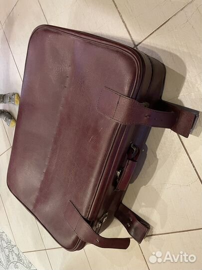 Винтажный чемодан