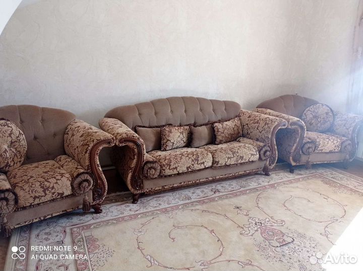 Хол, диван, кресла