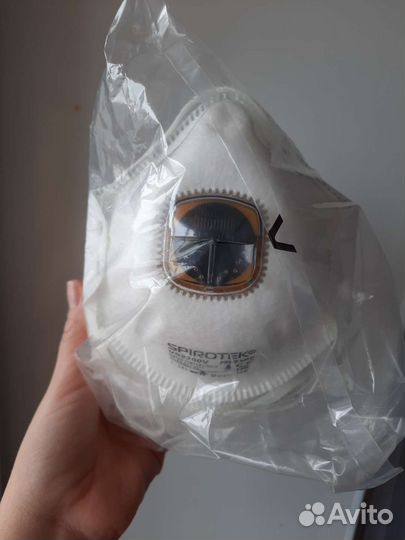 Маска респиратор с клапаном