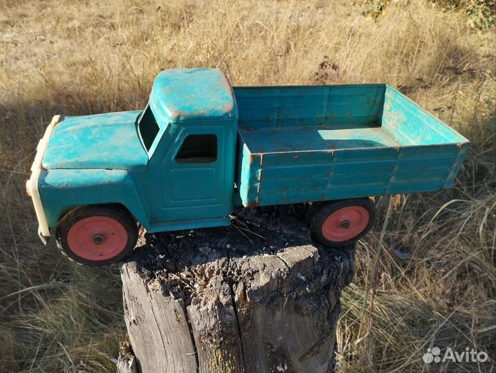 Игрушка машинка железная СССР