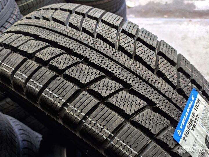 Triangle TR777 215/65 R16 103H