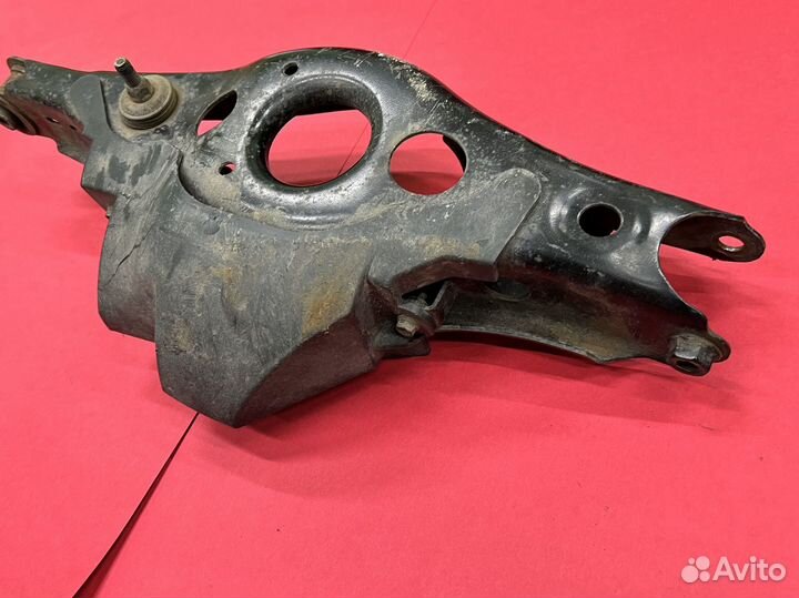 Поперечный рычаг правый задний lexus NX