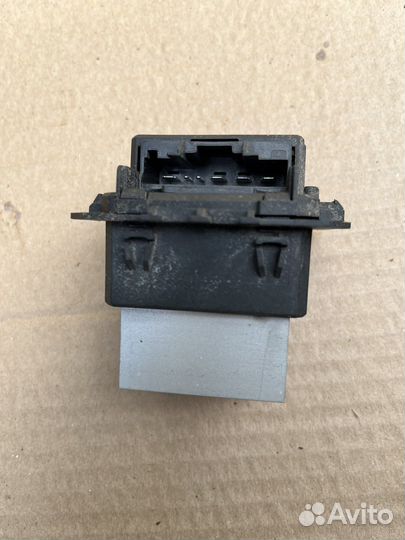 Peugeot 308 реостат печки