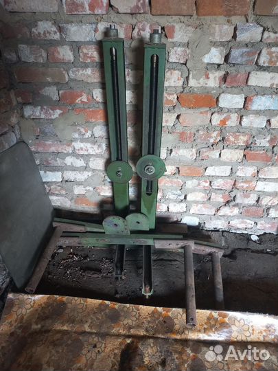 Кантователь автомобиля