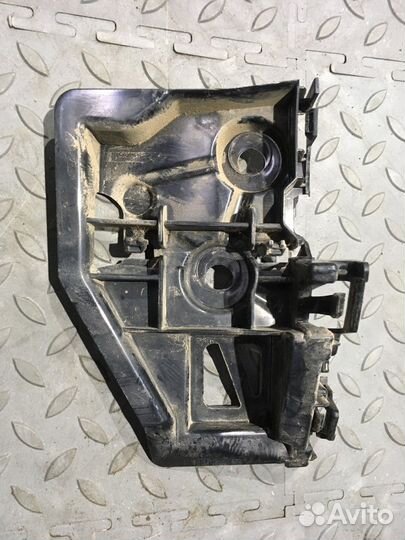 Кронштейн заднего бампера правый