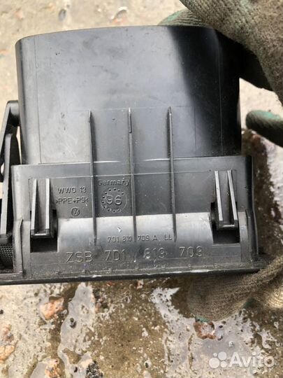 Дефлектор воздушный Т4 7D1819703