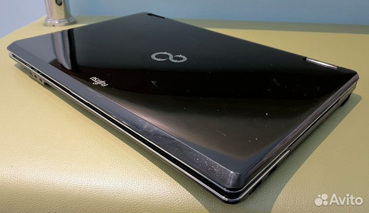 Fujitsu NH751 (Intel i5 / 8gb / SSD+HDD / 17.3