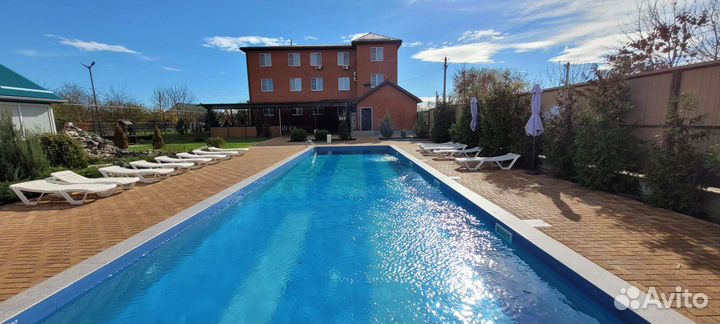 Дом с бассейном