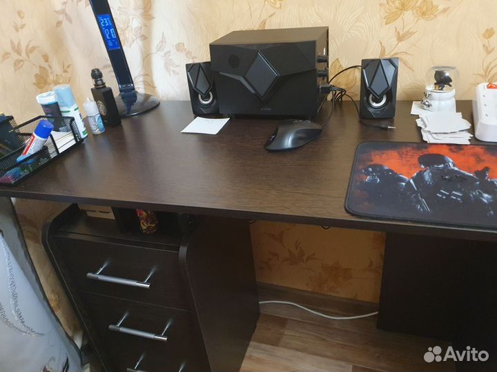 Компьютерный стол