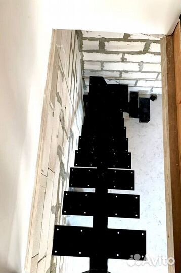 Лестница прямая на металлокаркасе