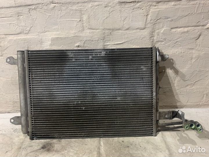 Радиатор кондиционера (конденсер) Volkswagen Golf